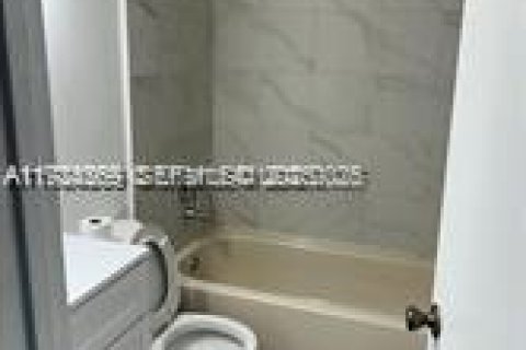 Condominio en venta en Tamarac, Florida, 2 dormitorios, 112.88 m2 № 1982934 - foto 9