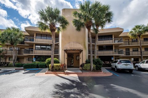 Condominio en venta en Tamarac, Florida, 2 dormitorios, 112.88 m2 № 1982934 - foto 1