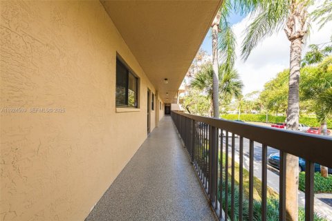 Condominio en venta en Tamarac, Florida, 2 dormitorios, 112.88 m2 № 1982934 - foto 4