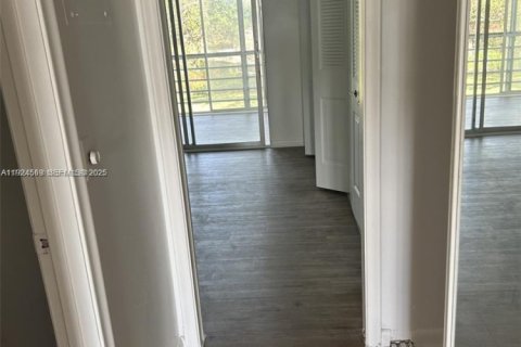 Condominio en venta en Tamarac, Florida, 2 dormitorios, 112.88 m2 № 1982934 - foto 11