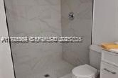 Condominio en venta en Tamarac, Florida, 2 dormitorios, 112.88 m2 № 1982934 - foto 10