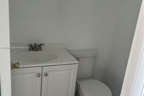 Condominio en venta en Tamarac, Florida, 2 dormitorios, 112.88 m2 № 1982934 - foto 17