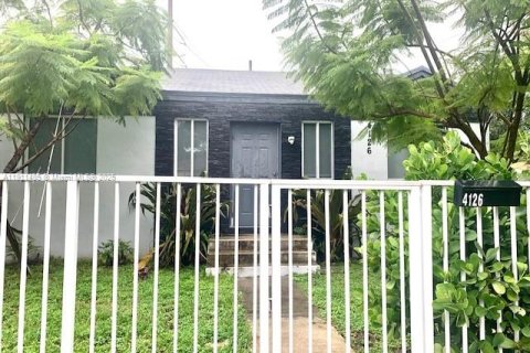 Villa ou maison à louer à Miami, Floride: 3 chambres, 181.72 m2 № 1967325 - photo 1