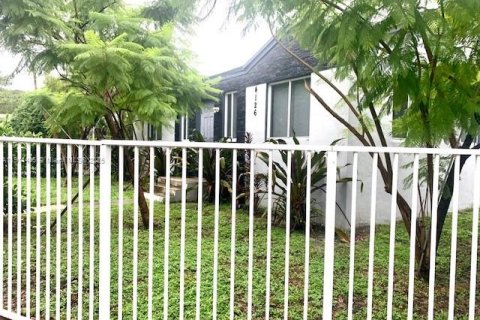 Villa ou maison à louer à Miami, Floride: 3 chambres, 181.72 m2 № 1967325 - photo 30