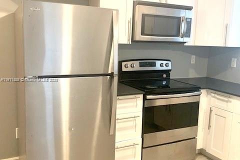 Villa ou maison à louer à Miami, Floride: 3 chambres, 181.72 m2 № 1967325 - photo 12