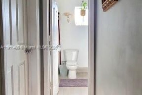 Villa ou maison à louer à Miami, Floride: 3 chambres, 181.72 m2 № 1967325 - photo 8