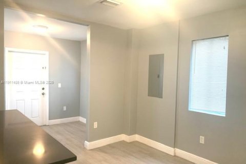 Villa ou maison à louer à Miami, Floride: 3 chambres, 181.72 m2 № 1967325 - photo 24