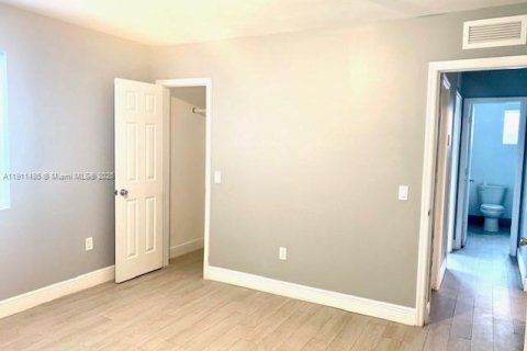 Villa ou maison à louer à Miami, Floride: 3 chambres, 181.72 m2 № 1967325 - photo 27