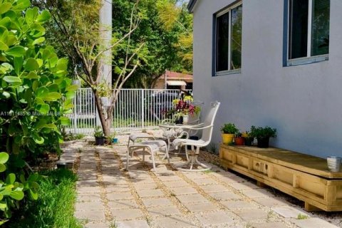 Villa ou maison à louer à Miami, Floride: 3 chambres, 181.72 m2 № 1967325 - photo 5