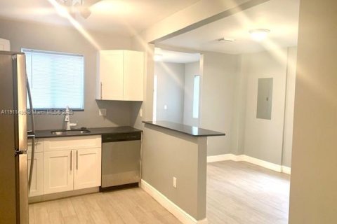 Villa ou maison à louer à Miami, Floride: 3 chambres, 181.72 m2 № 1967325 - photo 10