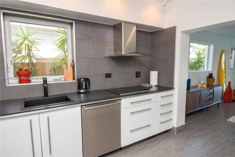 House in Miami Beach, Florida 3 bedrooms, 202.71 sq.m. № 1973406 - photo 20