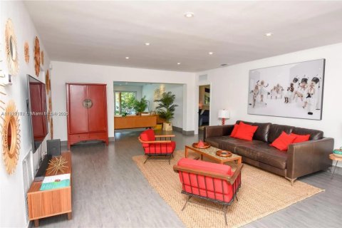 House in Miami Beach, Florida 3 bedrooms, 202.71 sq.m. № 1973406 - photo 2