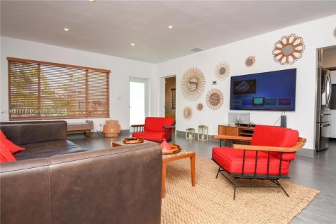 House in Miami Beach, Florida 3 bedrooms, 202.71 sq.m. № 1973406 - photo 3