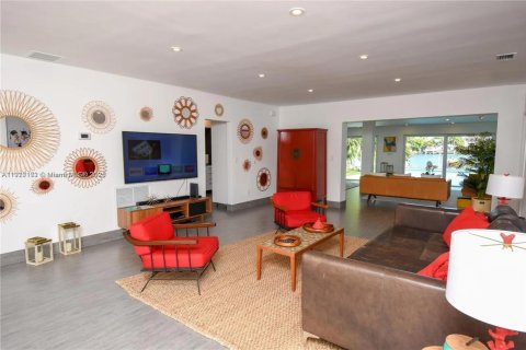 House in Miami Beach, Florida 3 bedrooms, 202.71 sq.m. № 1973406 - photo 6