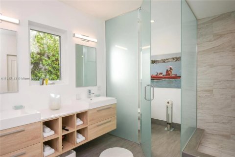 House in Miami Beach, Florida 3 bedrooms, 202.71 sq.m. № 1973406 - photo 27