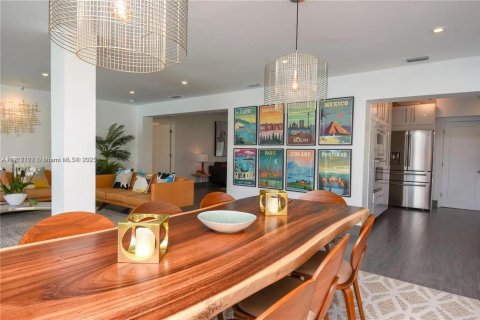 House in Miami Beach, Florida 3 bedrooms, 202.71 sq.m. № 1973406 - photo 9