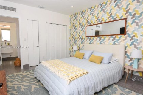 House in Miami Beach, Florida 3 bedrooms, 202.71 sq.m. № 1973406 - photo 29