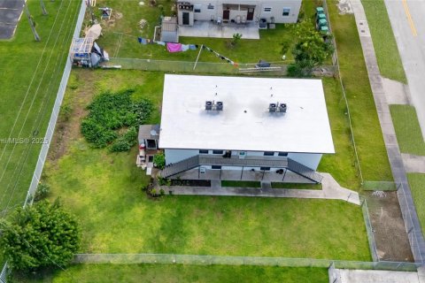 Commercial property in Miami, Florida 247.49 sq.m. № 2082131 - photo 12