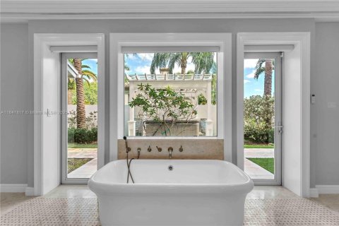 House in Boca Raton, Florida 7 bedrooms, 832.22 sq.m. № 1849091 - photo 24