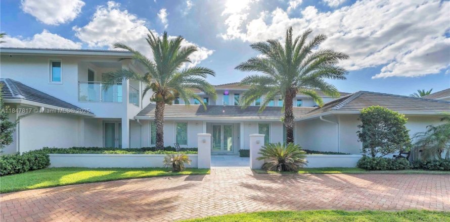House in Boca Raton, Florida 7 bedrooms, 832.22 sq.m. № 1849091