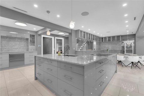 House in Boca Raton, Florida 7 bedrooms, 832.22 sq.m. № 1849091 - photo 15