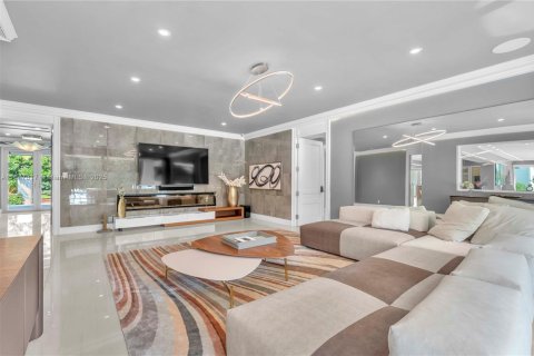 House in Boca Raton, Florida 7 bedrooms, 832.22 sq.m. № 1849091 - photo 12
