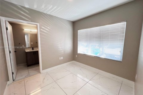 Снять в аренду таунхаус в Хомстед, Флорида 4 спальни, 129.88м2, № 2003818 - фото 11