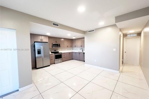 Снять в аренду таунхаус в Хомстед, Флорида 4 спальни, 129.88м2, № 2003818 - фото 4