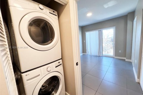 Снять в аренду таунхаус в Хомстед, Флорида 4 спальни, 129.88м2, № 2003818 - фото 24