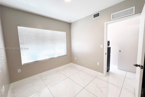 Снять в аренду таунхаус в Хомстед, Флорида 4 спальни, 129.88м2, № 2003818 - фото 12