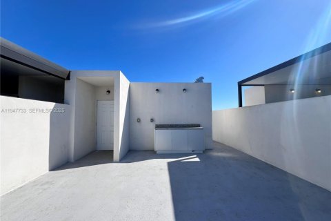 Снять в аренду таунхаус в Хомстед, Флорида 4 спальни, 129.88м2, № 2003818 - фото 3