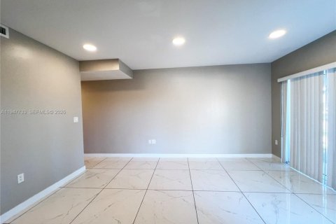 Снять в аренду таунхаус в Хомстед, Флорида 4 спальни, 129.88м2, № 2003818 - фото 8