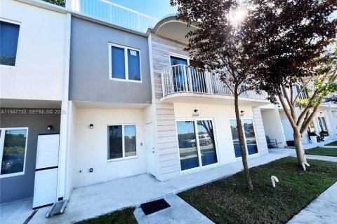 Снять в аренду таунхаус в Хомстед, Флорида 4 спальни, 129.88м2, № 2003818 - фото 25