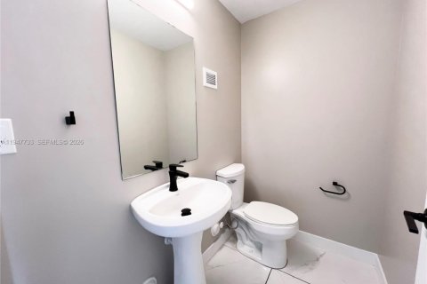 Снять в аренду таунхаус в Хомстед, Флорида 4 спальни, 129.88м2, № 2003818 - фото 9