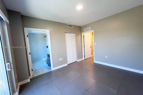 Снять в аренду таунхаус в Хомстед, Флорида 4 спальни, 129.88м2, № 2003818 - фото 15