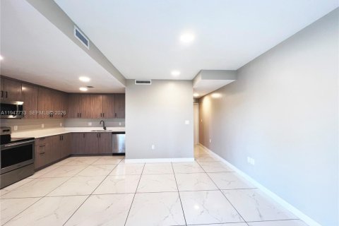 Снять в аренду таунхаус в Хомстед, Флорида 4 спальни, 129.88м2, № 2003818 - фото 7