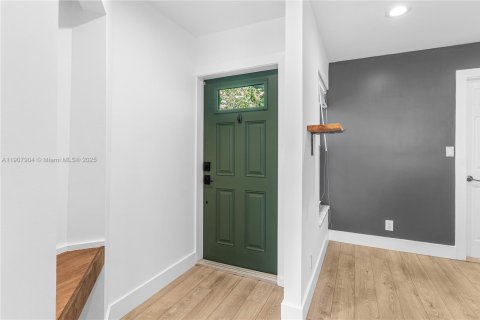 Townhouse in Fort Lauderdale, Florida 2 bedrooms, 124.4 sq.m. № 1965731 - photo 7