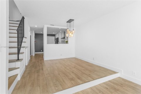 Townhouse in Fort Lauderdale, Florida 2 bedrooms, 124.4 sq.m. № 1965731 - photo 9