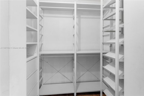 Townhouse in Fort Lauderdale, Florida 2 bedrooms, 124.4 sq.m. № 1965731 - photo 24