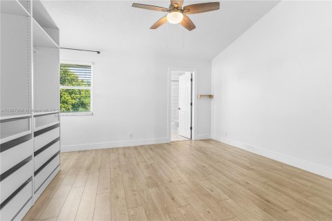 Townhouse in Fort Lauderdale, Florida 2 bedrooms, 124.4 sq.m. № 1965731 - photo 21