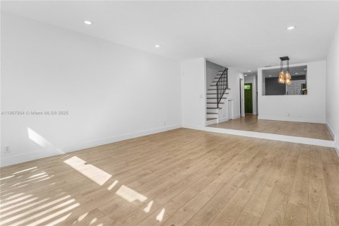 Townhouse in Fort Lauderdale, Florida 2 bedrooms, 124.4 sq.m. № 1965731 - photo 12