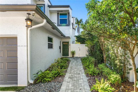 Townhouse in Fort Lauderdale, Florida 2 bedrooms, 124.4 sq.m. № 1965731 - photo 2
