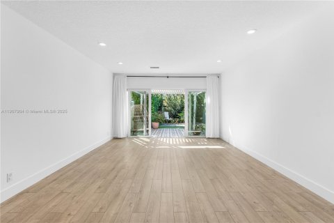 Townhouse in Fort Lauderdale, Florida 2 bedrooms, 124.4 sq.m. № 1965731 - photo 10