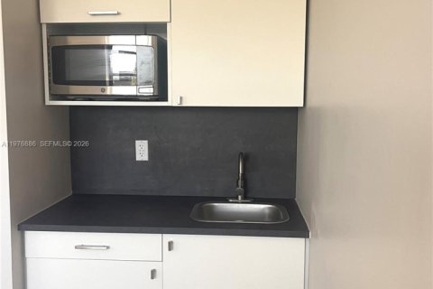 Propiedad comercial en alquiler en Miami, Florida, 1 dormitorio № 2079289 - foto 5