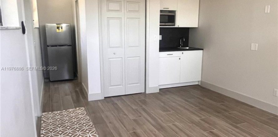 Propiedad comercial en Miami, Florida 1 dormitorio № 2079289