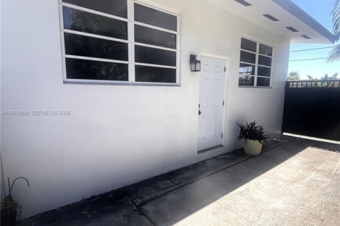 Propiedad comercial en alquiler en Miami, Florida, 1 dormitorio № 2079289 - foto 7