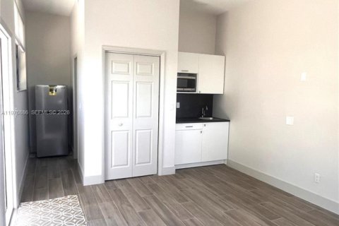 Propiedad comercial en alquiler en Miami, Florida, 1 dormitorio № 2079289 - foto 4