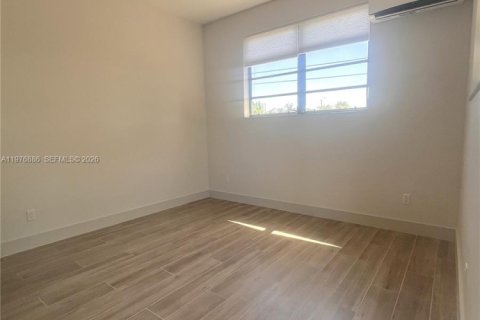 Propiedad comercial en alquiler en Miami, Florida, 1 dormitorio № 2079289 - foto 3