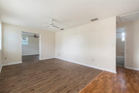 Casa en venta en Spring Hill, Florida, 2 dormitorios, 85.84 m2 № 1911833 - foto 5