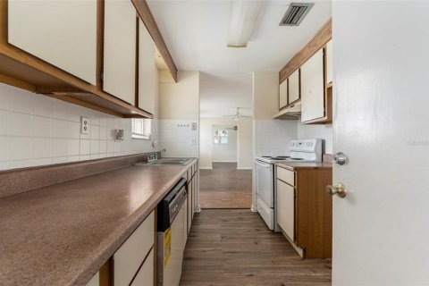 Casa en venta en Spring Hill, Florida, 2 dormitorios, 85.84 m2 № 1911833 - foto 11
